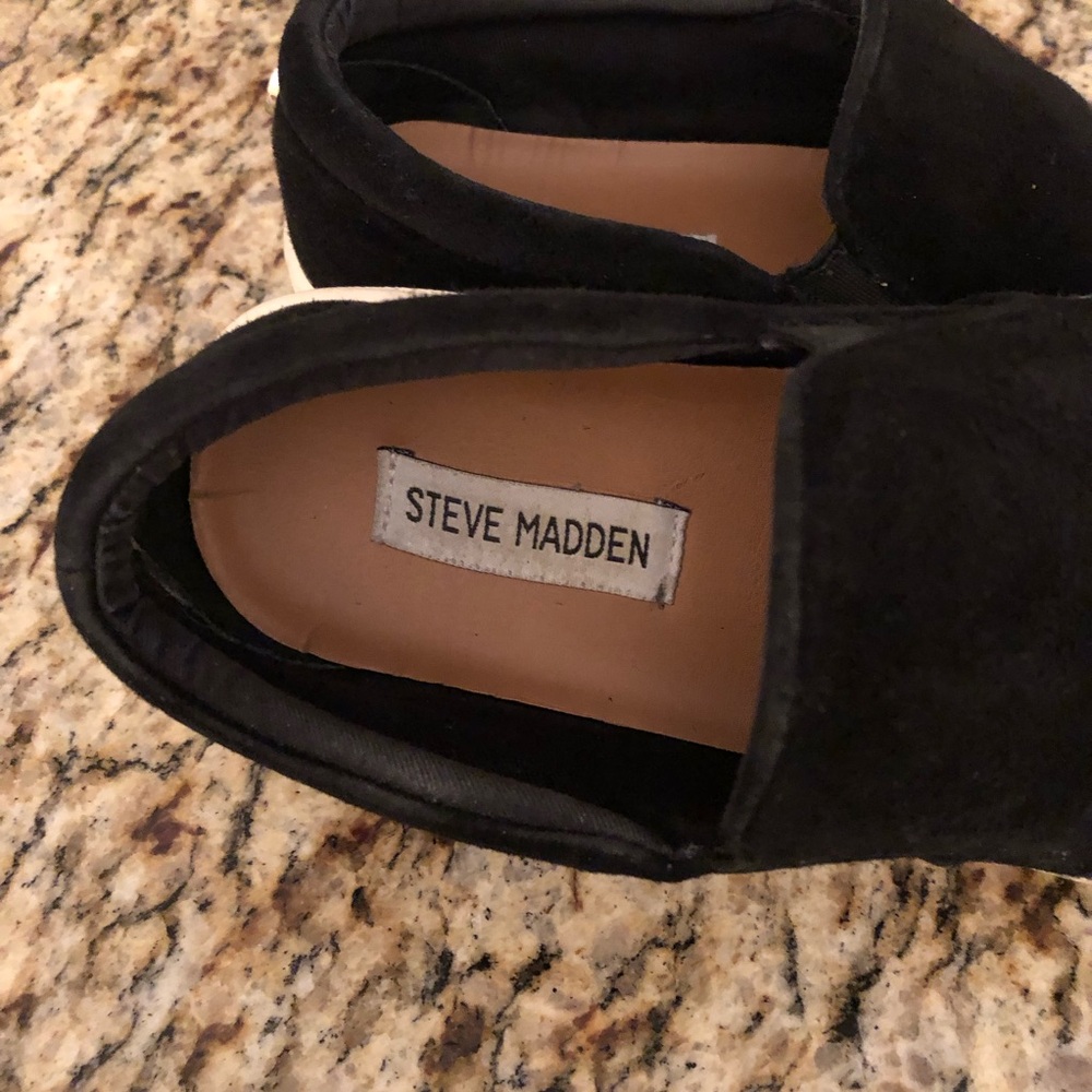 Steve Madden Gills ▪️Black▪️Suede Slip-On Sneakers - Size 6️⃣ - Picture 4 of 7